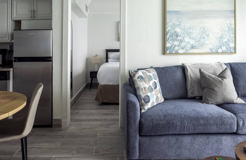 Sunny Isles Beach Apartment | Oceanfront Sunny Isles 1BR with Direct View
