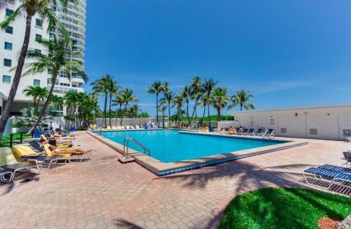 Mid Beach Apartment | Oceanfront Studio Casablanca Miami Beach
