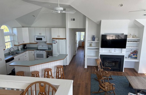 Pine Island House | OCEANSIDE: 600 feet from beach! Pet Friendly! Hot Tub! 400 ft to community pool!