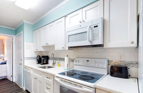 Midtown Ocean City Condo | Oceanside Beach Condo w/Private Washer/Dryer, Shared Pool, Free WiFi, Balcony