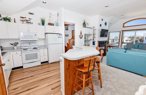 Ocean Sands House | Oceanside, Close to Beach, Hot Tub- OS5H, Long Beach Day