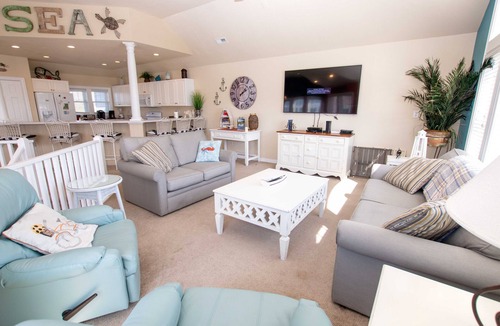 Buck Island House | Oceanside, Dogs Welcome, Hot Tub, Close to Shopping, BU13A, Tropical Dreams A