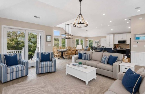 Whalehead Beach House | OCEANSIDE: Elegant home! Private Pool, Hot Tub, Gameroom with Pool Table!