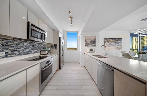 Hallandale Beach Condo | ★OCEANSIDE ESCAPE 3BD/3BA VIP-TOWER OF BCHWLK - 25 min to MAJOR INTERNATIONAL SPORTING EVENT!