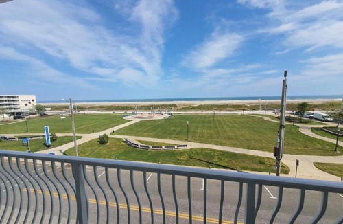 Wildwood Crest Condo | Oceanview 1-bedroom condo efficiency in Wildwood Crest