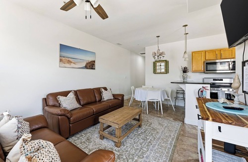 Wildwood Crest Condo | Oceanview 3BR · Pool · 1 Block to Beach · Sleeps 8