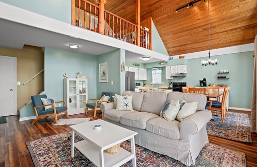 Captain's Cove House | Off Duty | Waterfront, Dock & Boat Lift, Screened Porch, Tiki Bar + Community Pools, Pet Friendly