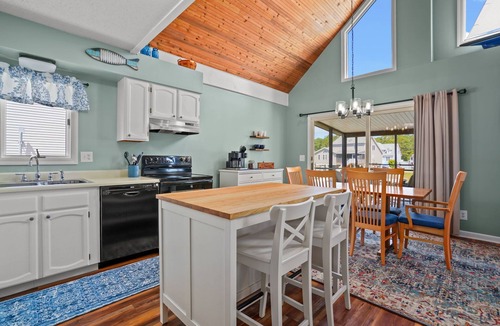 Captain's Cove House | Off Duty | Waterfront, Dock & Boat Lift, Screened Porch, Tiki Bar + Community Pools, Pet Friendly