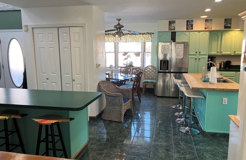 North Cape May House | Ohana Breeze: Hawaiian Getaway in Cape May! Hot tub open yr round -Dog friendly!