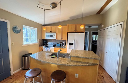 Piney Island House | Ohana Sunrise - VERY NICE 3BR, Close to the beach - Linens & Towels provided
