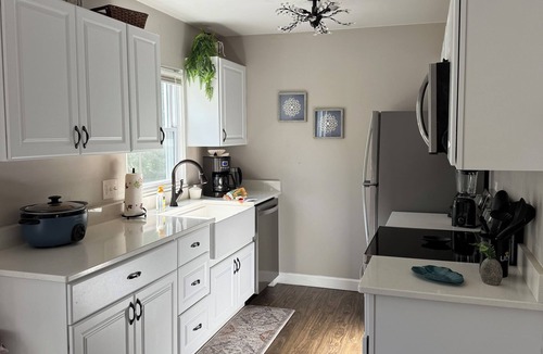 Akron House | Ohio Towpath Paradise Luxury Canal-Side 3BR Pet-Friendly Near DT Akron and kayak