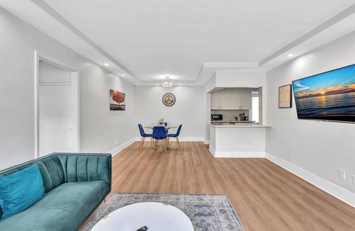 Bay Harbor Islands Apartment | Old Bay Vista | Stylish 1BR Getaway