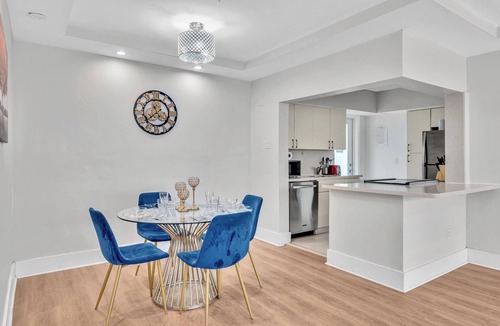 Bay Harbor Islands Apartment | Old Bay Vista | Stylish 1BR Getaway