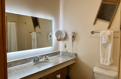 Stanardsville Cabin | Old Wash House - Rm. 104