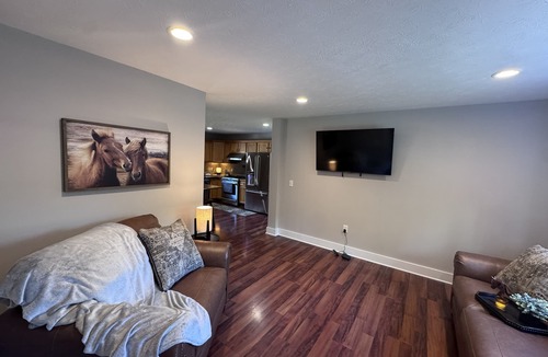 New Kent House | Olivet Oasis - saltwater pool, hot tub, pond, walking trails, game room