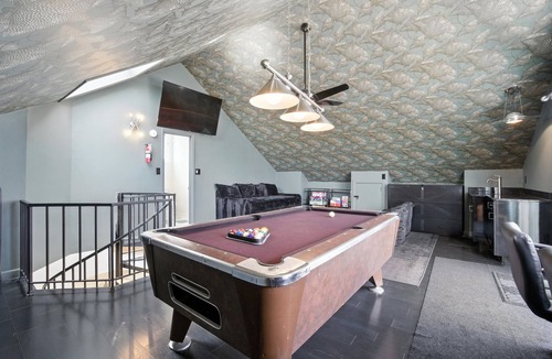 Bayview House | On Beach 5BD+7BA: Sauna|HotTub|Billards|FencedDeck
