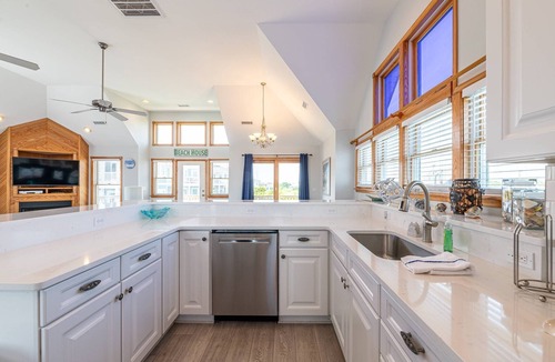 Kill Devil Hills House | On Island Time - KDH MP 7, 275 Yds to Beach, Pool, Hot Tub, Pool Table, Flex Stays
