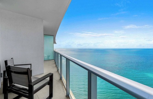 Hollywood South Central Beach Apartment | On The Beach - Ocean View - Incredible Amenities
