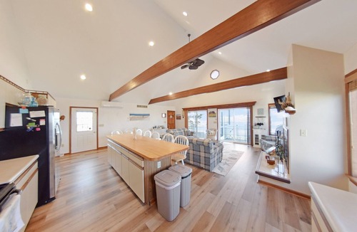 Milford House | On The Beach! Your Dream Beachhouse! Weekly Friday to Friday Rentals
