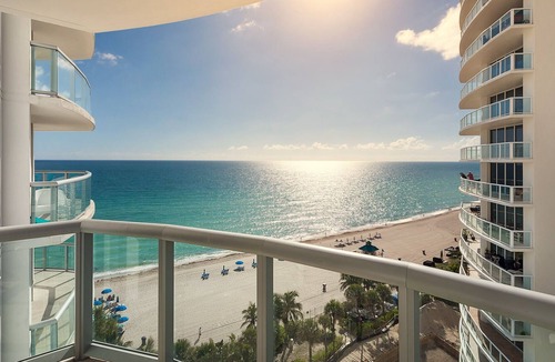Sunny Isles Beach Resort | On the Ocean - Marenas Ocean View Apartment