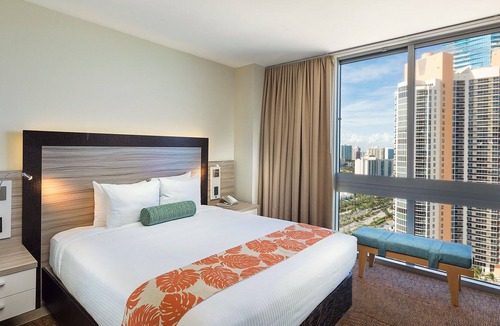 Sunny Isles Beach Resort | On the Ocean - Marenas Ocean View Apartment