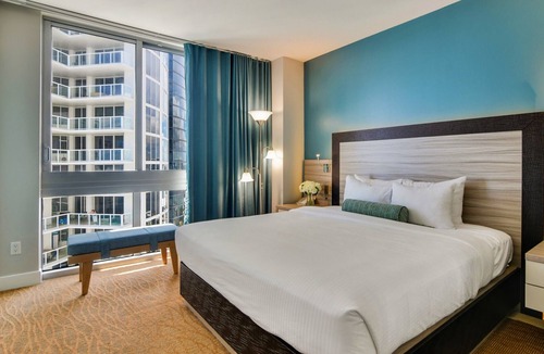 Sunny Isles Beach Resort | On the Ocean - Marenas Resort Apartment