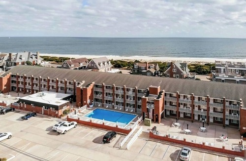 Cape May Condo | One-bedroom condo in soothing Cape May; half a block to Beach access