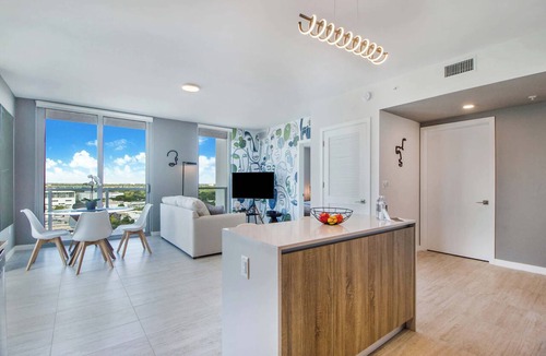 Northeast Miami Condo | One Bedroom Condo King Bed With City Views