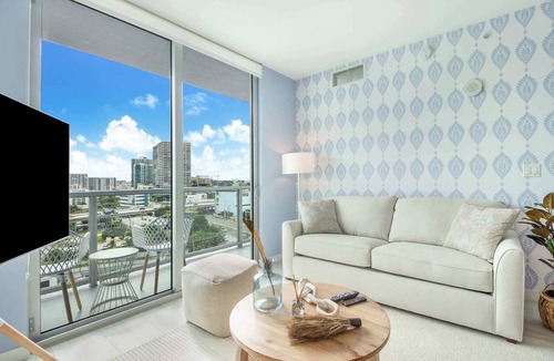 Northeast Miami Condo | One Bedroom Condo King Bed With City Views