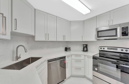 Galt Mile Apartment | One Bedroom direct ocean front suite