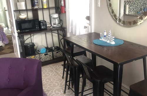 Cape May Apartment | One Bedroom flat 1 block from Beach & 3 blocks from Washington Square