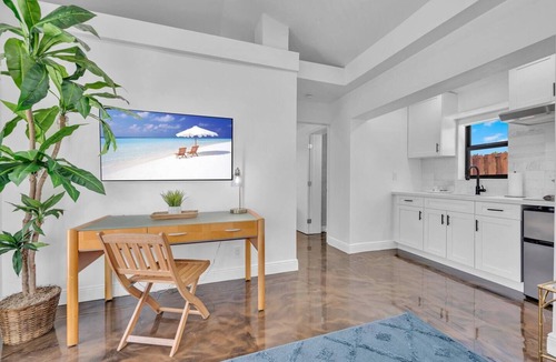 Flagler Village Apartment | One Bedroom King Suite in a Tropical Retreat Freedom House Fort Lauderdale FL
