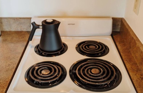 Kalispell Hotel | One-Bedroom King Deluxe Suite with Full Kitchen and Washer/Dryer in the Heart of Kalispell, MT