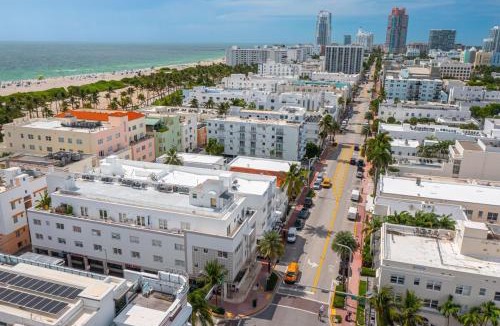 South Beach Apartment | One block from beach South Beach Ocean Dr-King Bed
