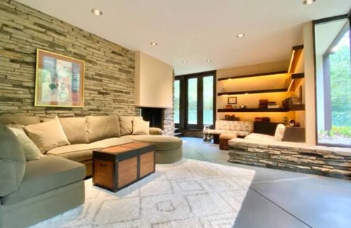Beachwood House | One-of-a-Kind Shaker Heights Modern Gem