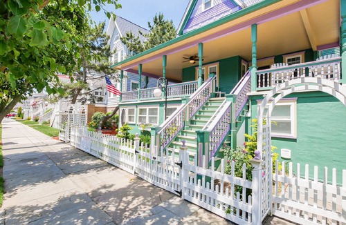 North End House | One of a kind single family home, 6 bedrooms, sleeps 13