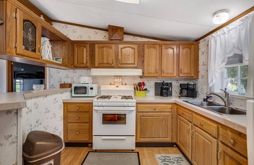 Deep Hole House | One Peace Cottage by Seaside Vacations & Sales
