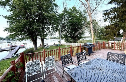 Brewerton House | Oneida Lake Front View 4 Bedroom