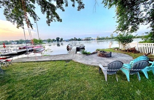 Brewerton House | Oneida Lake Front View 4 Bedroom
