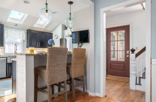 Onset House | Onset Oasis 2 min walk to beach, Sleeps 14, HUGE yard w/lawn games & 2 grills!