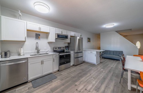 Cape Charles House | Orange Crush Townhome II, Beach & Pet-Friendly