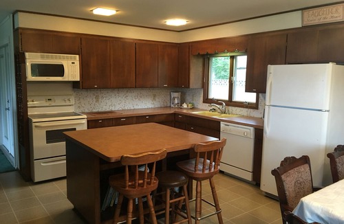 Somers House | Osprey Outlook-Comfort on the Lake. Dock&Boat Lift, Kayaks, Convenient Location.