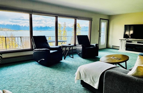 Somers House | Osprey Outlook-Comfort on the Lake. Dock&Boat Lift, Kayaks, Convenient Location.