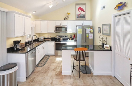 Deep Hole House | Osprey | Screened Porch, Dock Access, Fireplace + Pet Friendly Island Retreat