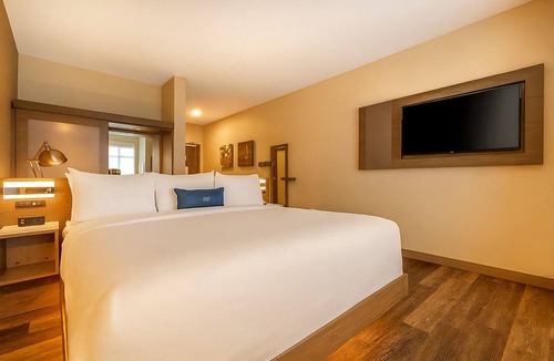 Lauderdale Beach Hotel | Outdoor Getaway! Stylish Unit Near Beach and Attraction, Valet Parking