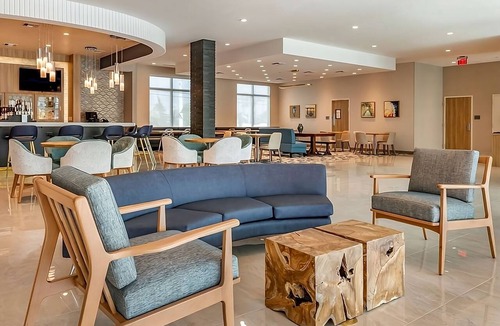 Lauderdale Beach Hotel | Outdoor Getaway! Stylish Unit Near Beach and Attraction, Valet Parking