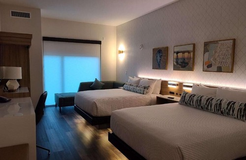 Lauderdale Beach Hotel | Outdoor Getaway! Two Comfy Units Near Beach and Attraction