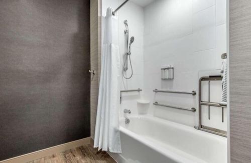 Lauderdale Beach Hotel | Outdoor Getaway! Two Comfy Units Near Beach and Attraction
