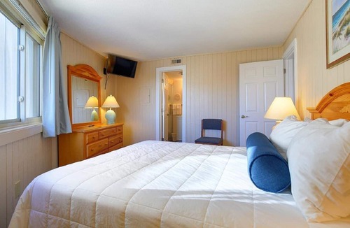 Kill Devil Hills Resort | Outer Banks Beach Club charming oceanside resort with private beach and pools