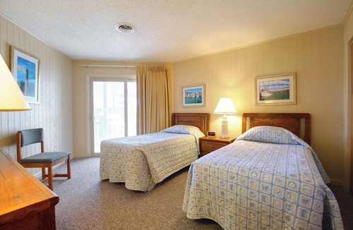 Kill Devil Hills Resort | Outer Banks Beach Club charming oceanside resort with private beach and pools